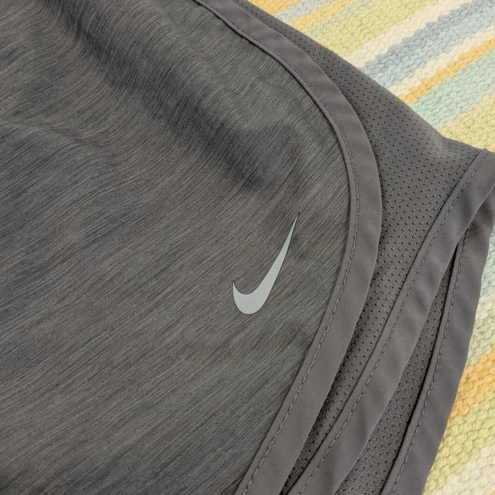 ⭐ Nike Gray Tempo Athletic Shorts Size Small